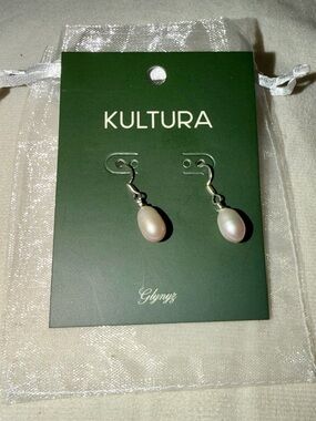 *new* Glynyz Freshwater Pearl Drop Earrings - White